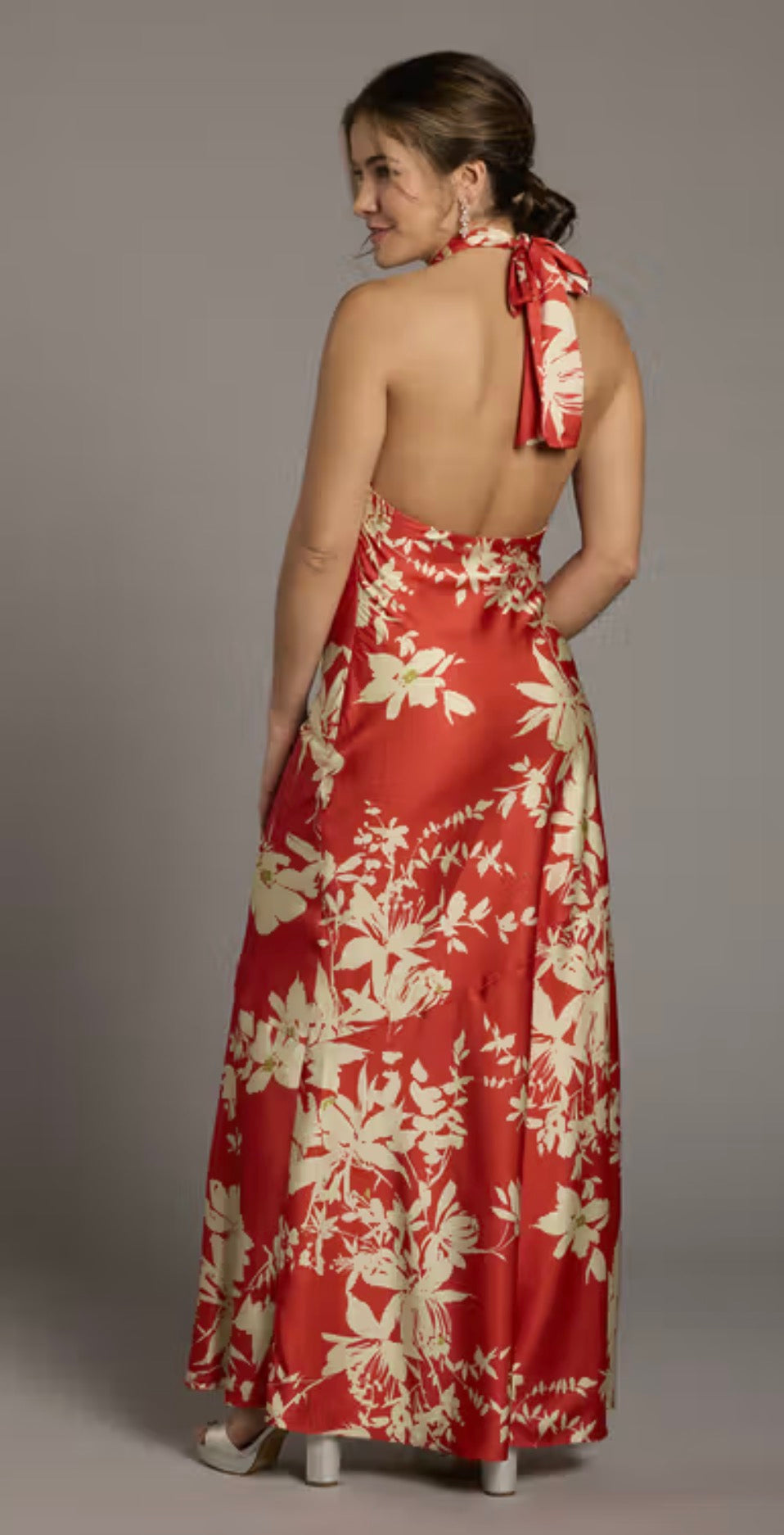 Vestido STUDIO DB Vestido de satén mate con estampado floral y cuello en Y