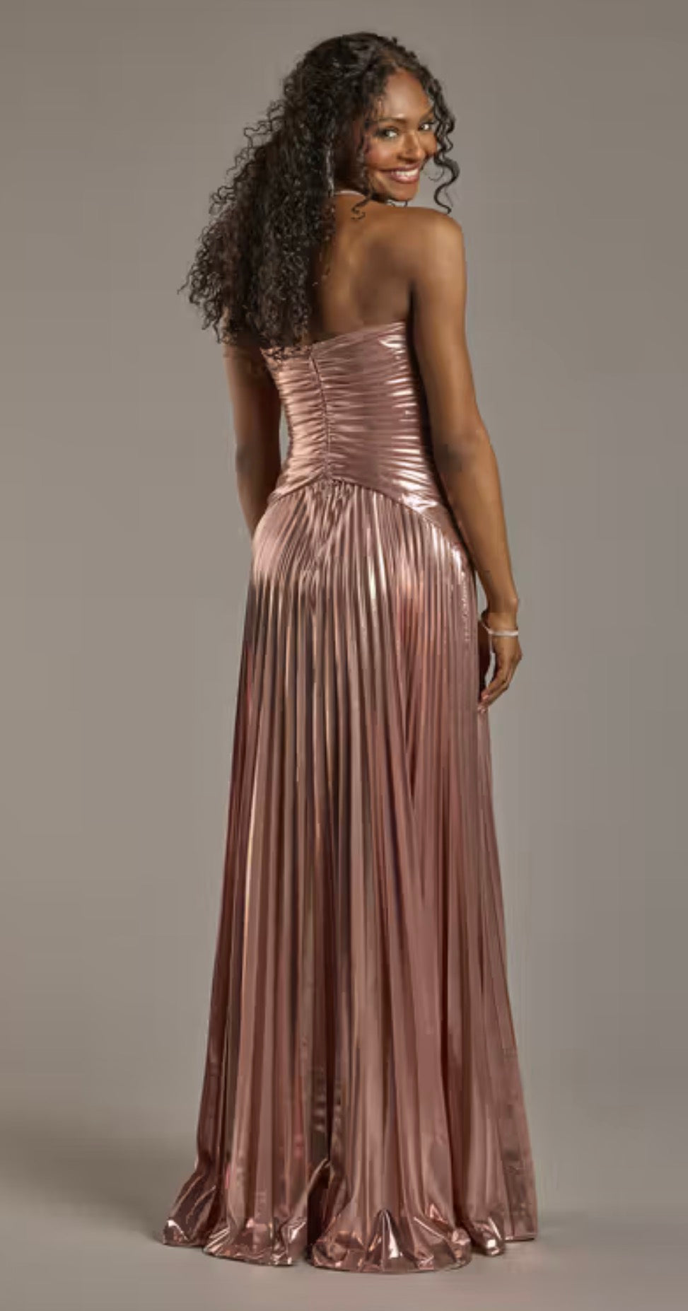 Vestido Galina Signature de línea A metálica plisada Sunburst