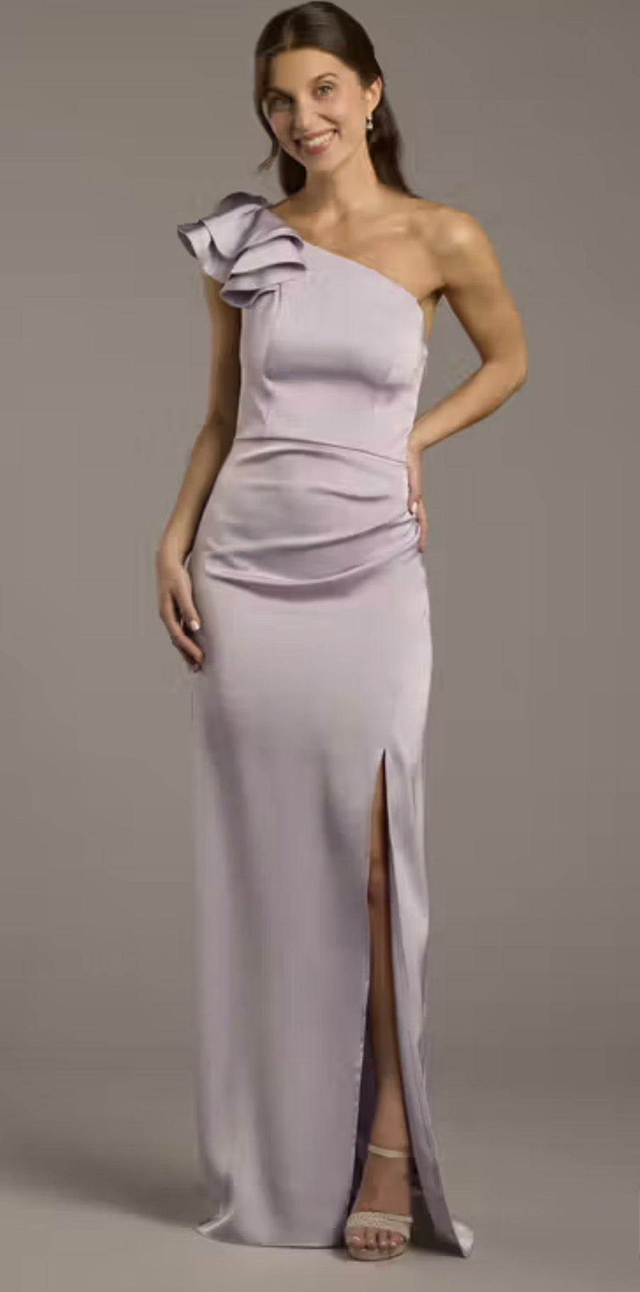 Vestido DB Studio de tubo de roseta de satén mate de un solo hombro