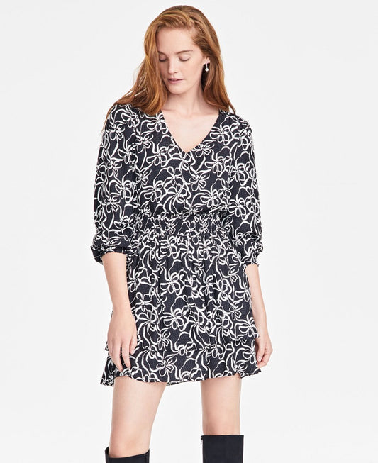 Vestido mini escalonado con cintura estampada para mujer