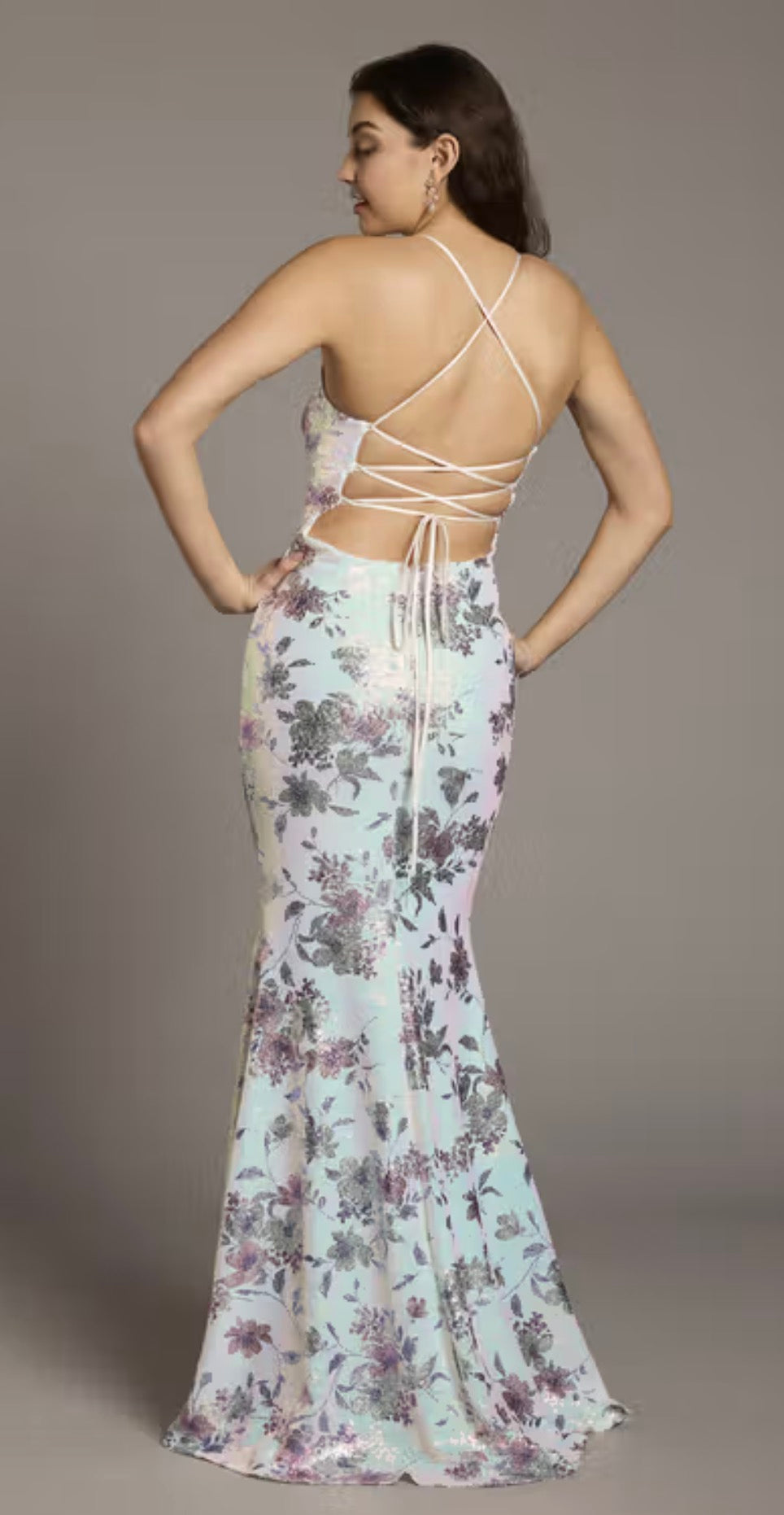 Vestido City Triangles de enreda floral con lentejuelas y cuello en V